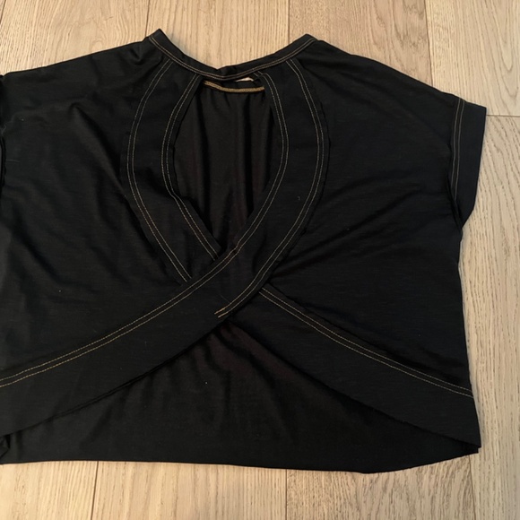 Black criss cross back wide t-shirt - Picture 3 of 3
